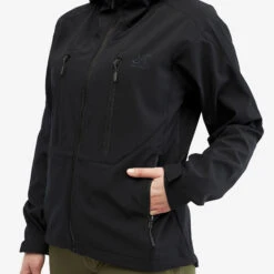 Trail Jacket Women Black Edition 12 Trail Jacket Women Black Edition -Truefit Wear Shop 47b19eeb 46dc 483c 9afb 0e136d31bc89